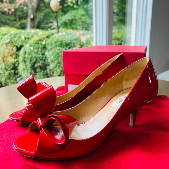 Valentino Garavani Red Leather Bow Shoes With 2.5" Heels - Picture 5 of 9